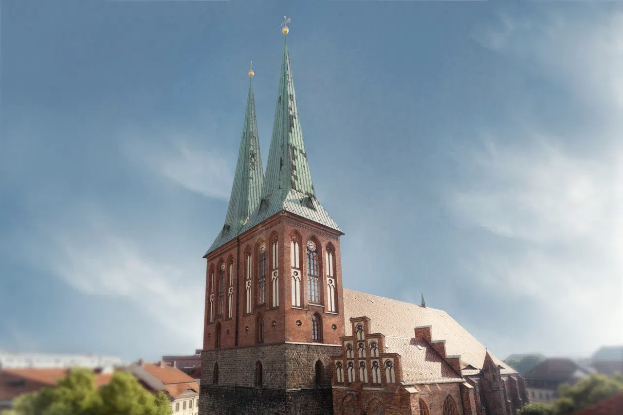 Berlin's Nikolaiviertel on Foot, Church to Beer Hall