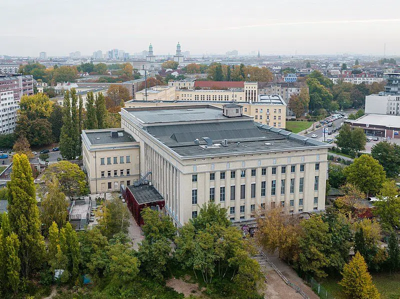 Fünfzehn Türen auf der Berliner Techno-Pilgerreise