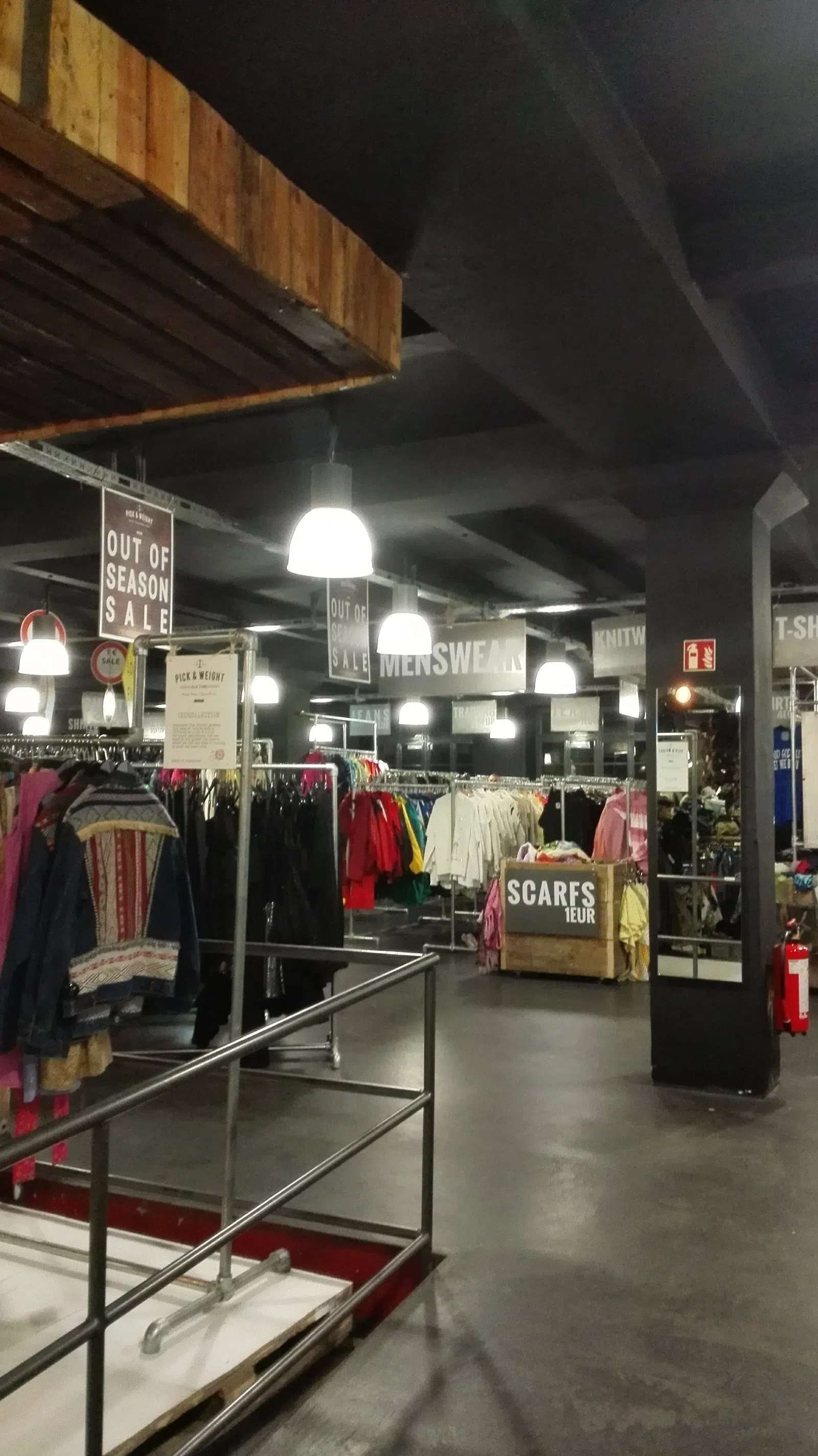 PICKNWEIGHT Vintage Kilo Store, Berlin